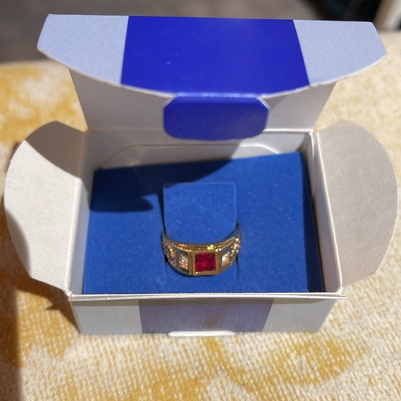 Vintage Avon 2002 men’s ruby and diamond in gold finish size size 9 - Picture 7 of 12